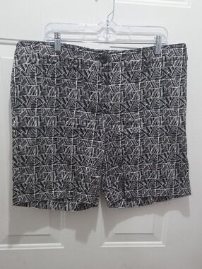 Liz & Co. Women's Black & White Patterned Casual Shorts